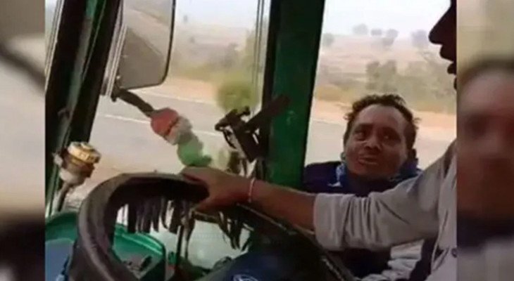 চাঁদা আদায়ে গিয়ে উল্টো বিপদ, চলন্ত ট্রাকে ৫ কিলোমিটার ঝুলে রইলেন চাঁদাবাজ